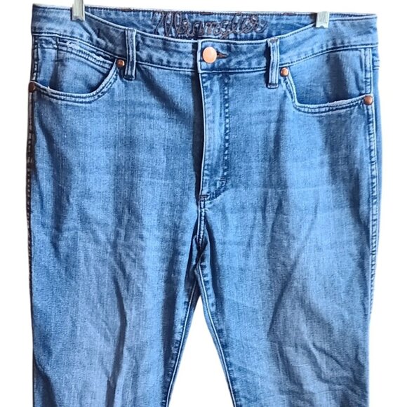 36x33 Wrangler Men's Bootcut Jeans Trouser Boot Distress Denim Cowboy Stretch - Picture 2 of 6